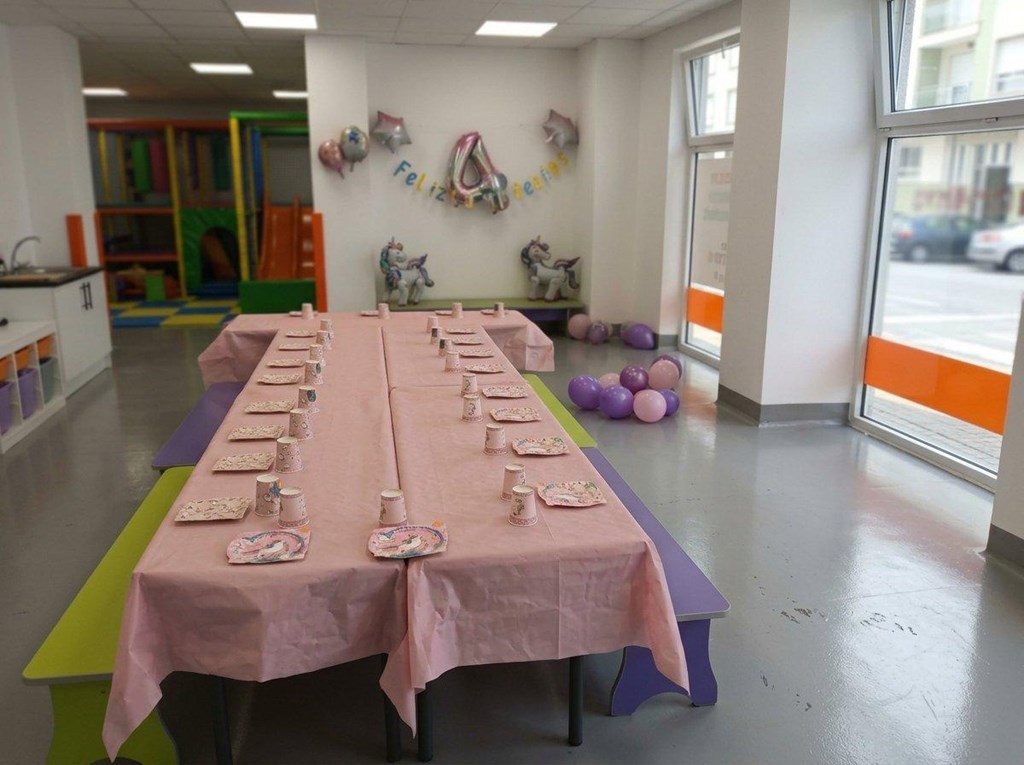 Foto 1 Fiestas sin compartir espacio: cumpleaños infantiles en parque de bolas para niños de Miño