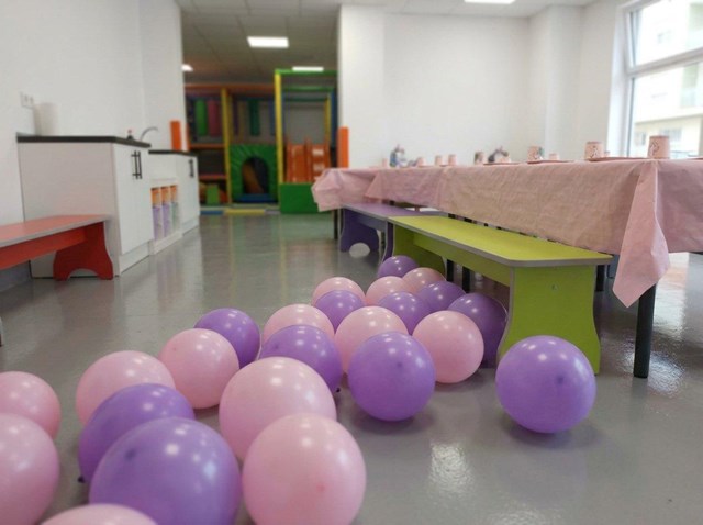 Fiestas sin compartir espacio: cumpleaños infantiles en parque de bolas para niños de Miño - Imagen 1