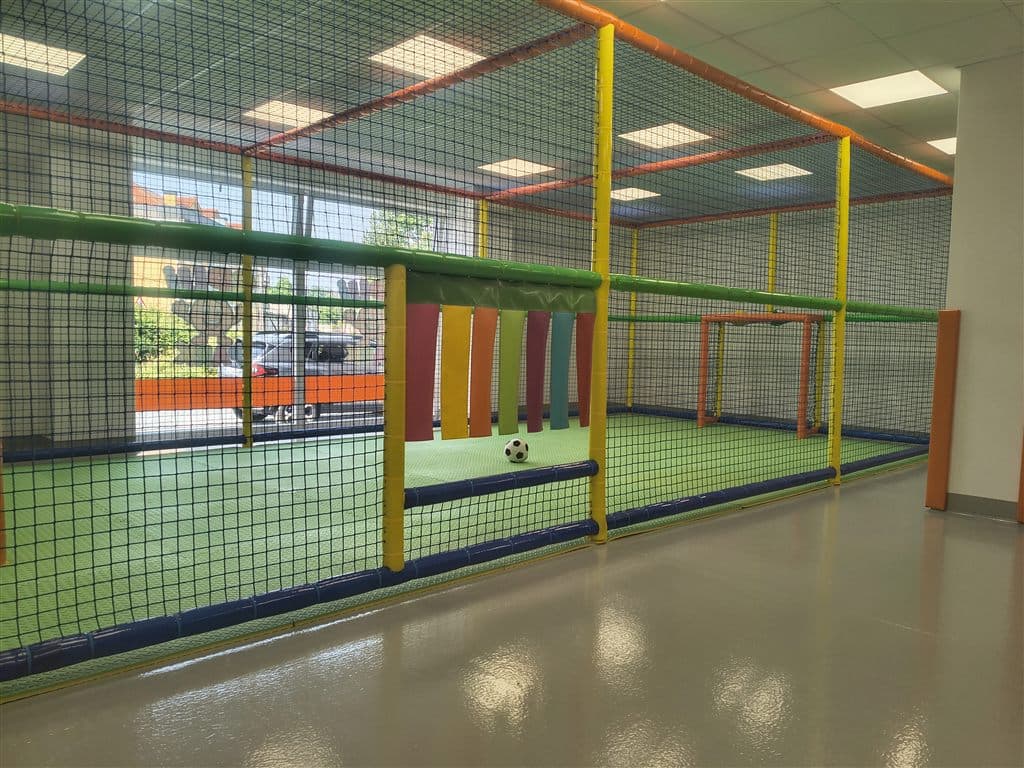 Cancha de fútbol infantil dentro de Spui Park, Ares