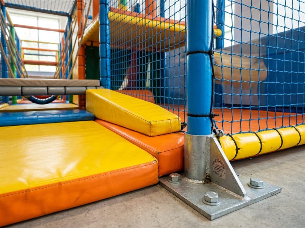 Sala de juego con normas de seguridad e higiene en Spui Park