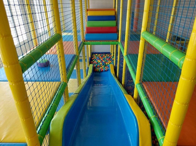 Vive la fiesta perfecta: cumpleaños infantiles en parque de bolas cerca de Mugardos - Imagen 1