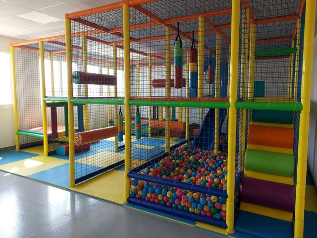 Vive la fiesta perfecta: cumpleaños infantiles en parque de bolas cerca de Mugardos
